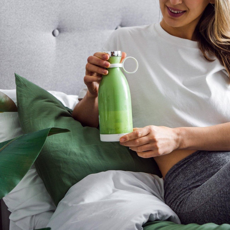 Portable Fresh Juicer Blender with USB Rechargeable